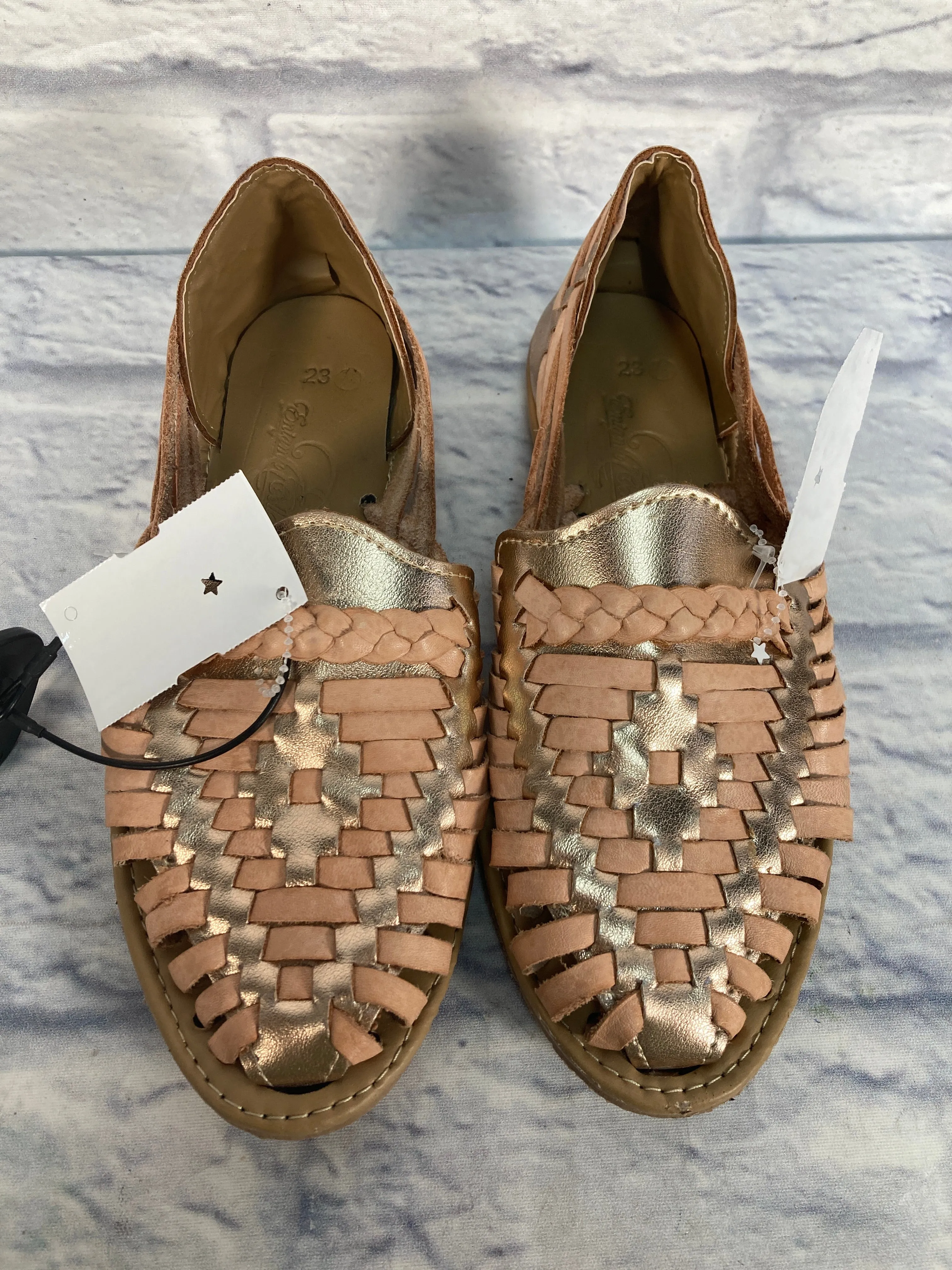 Shoes Flats By Clothes Mentor In Tan, Size: 6