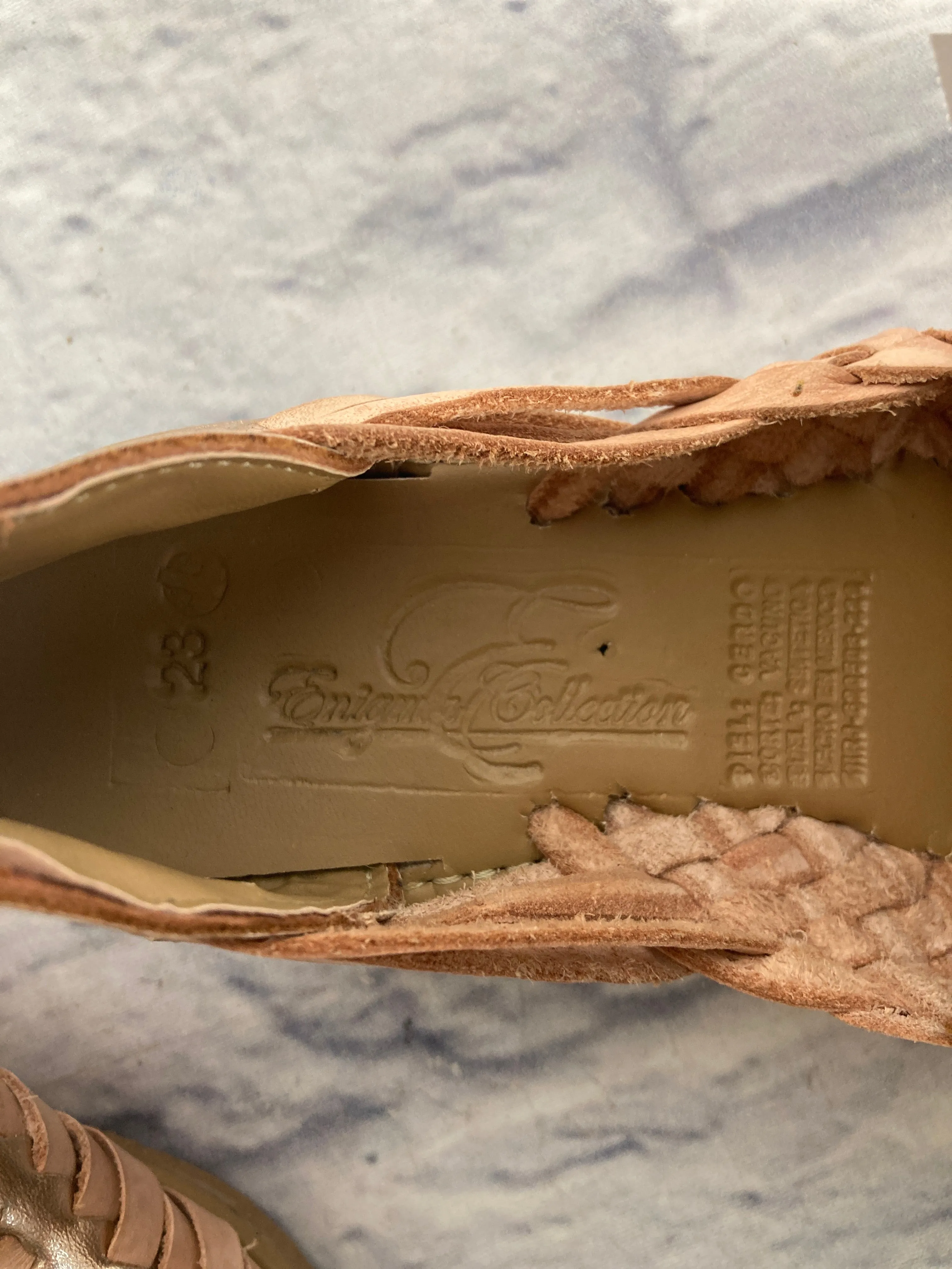 Shoes Flats By Clothes Mentor In Tan, Size: 6